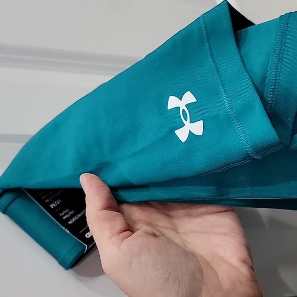 NWT Women's Under Armour booty shorts - Picture 5 of 5